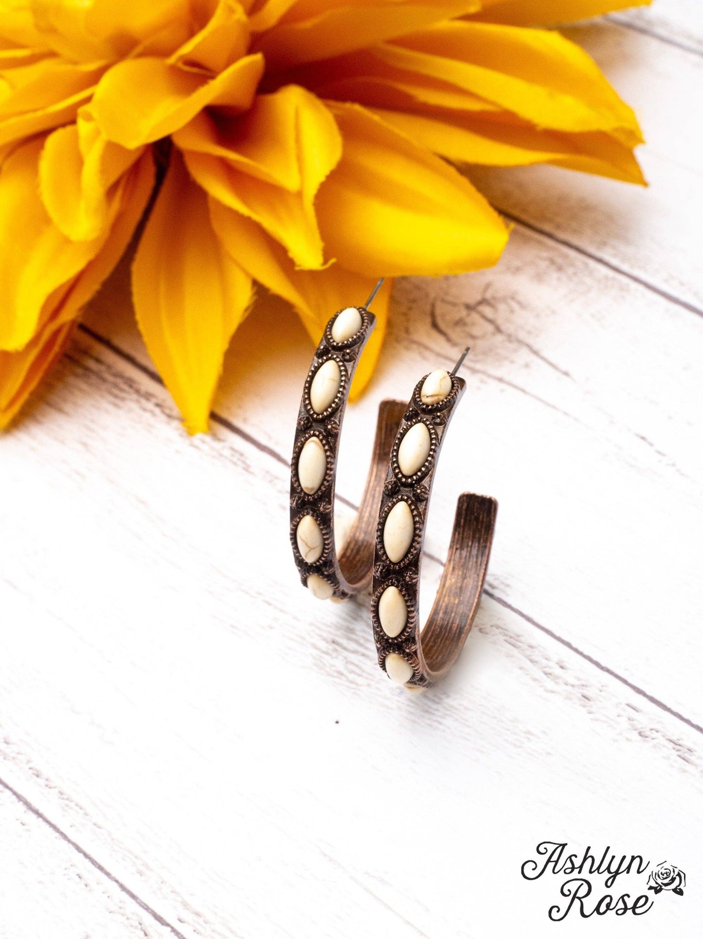 DARLIN' PLEASE WHITE HOWLITE ROCK COPPER HOOP EARRINGS: Cream / One Size