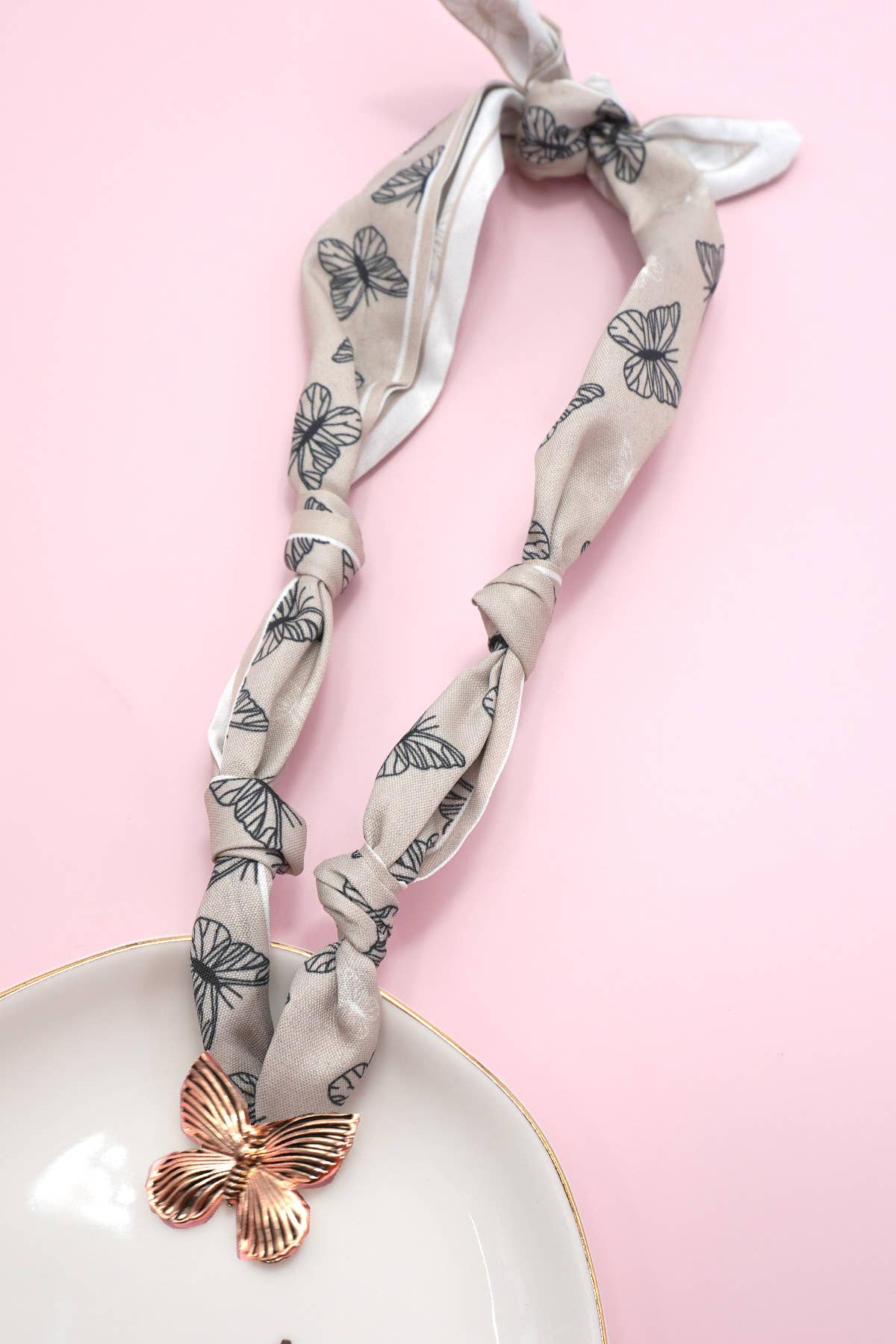 HANDMADE SCARF CHARM NECKLACE | 80N91790: G