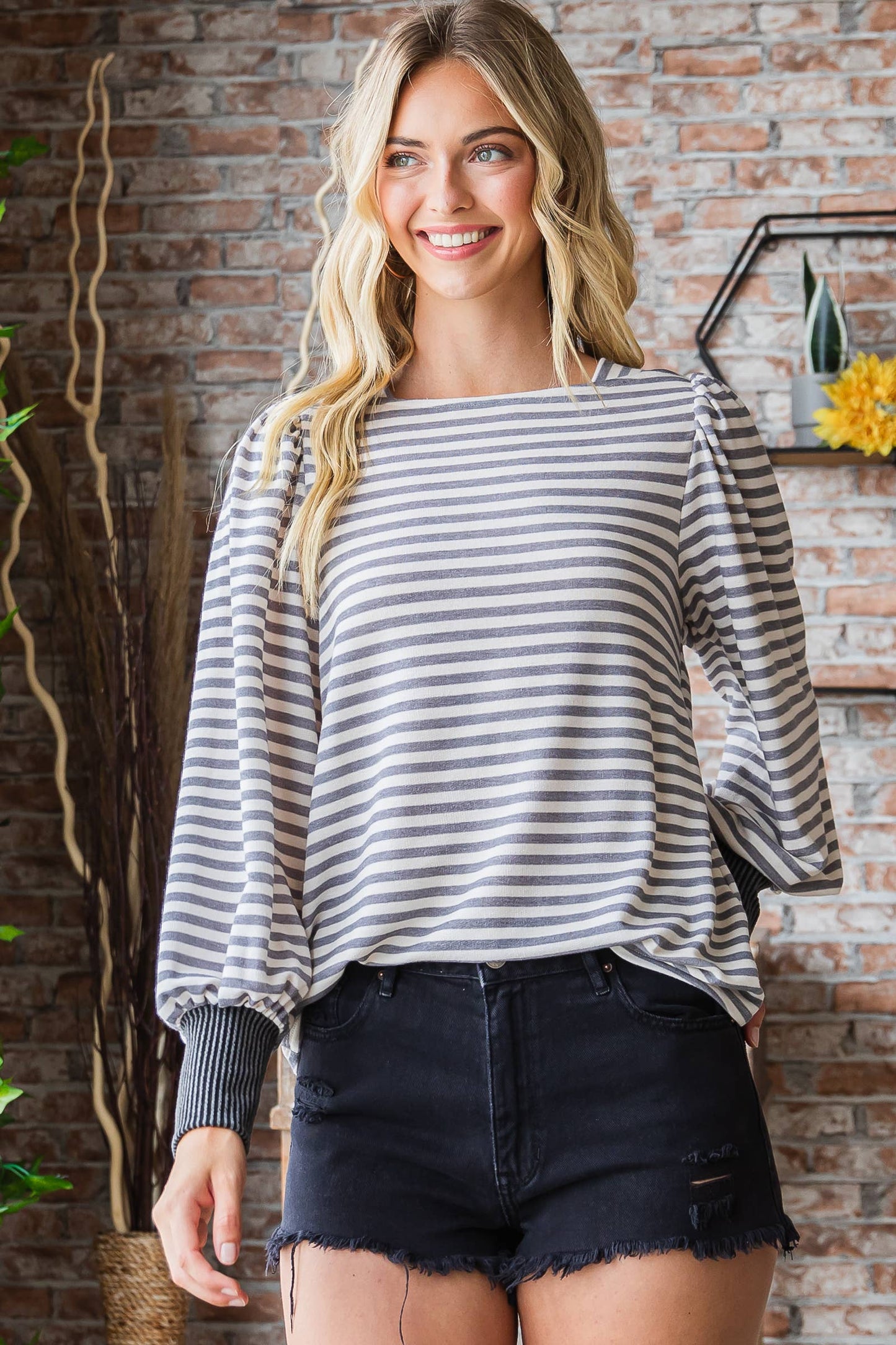 Boat neck with inserted neck detail knit top Grey / Contemporary