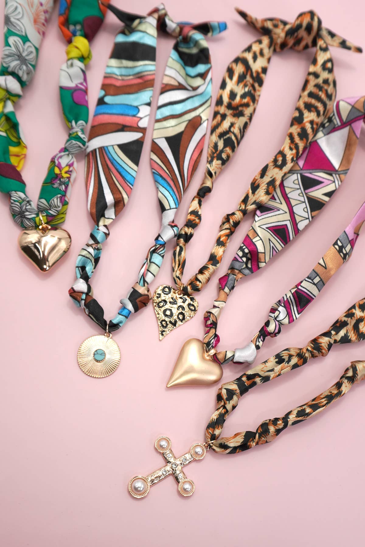 HANDMADE SCARF CHARM NECKLACE | 80N91790: G