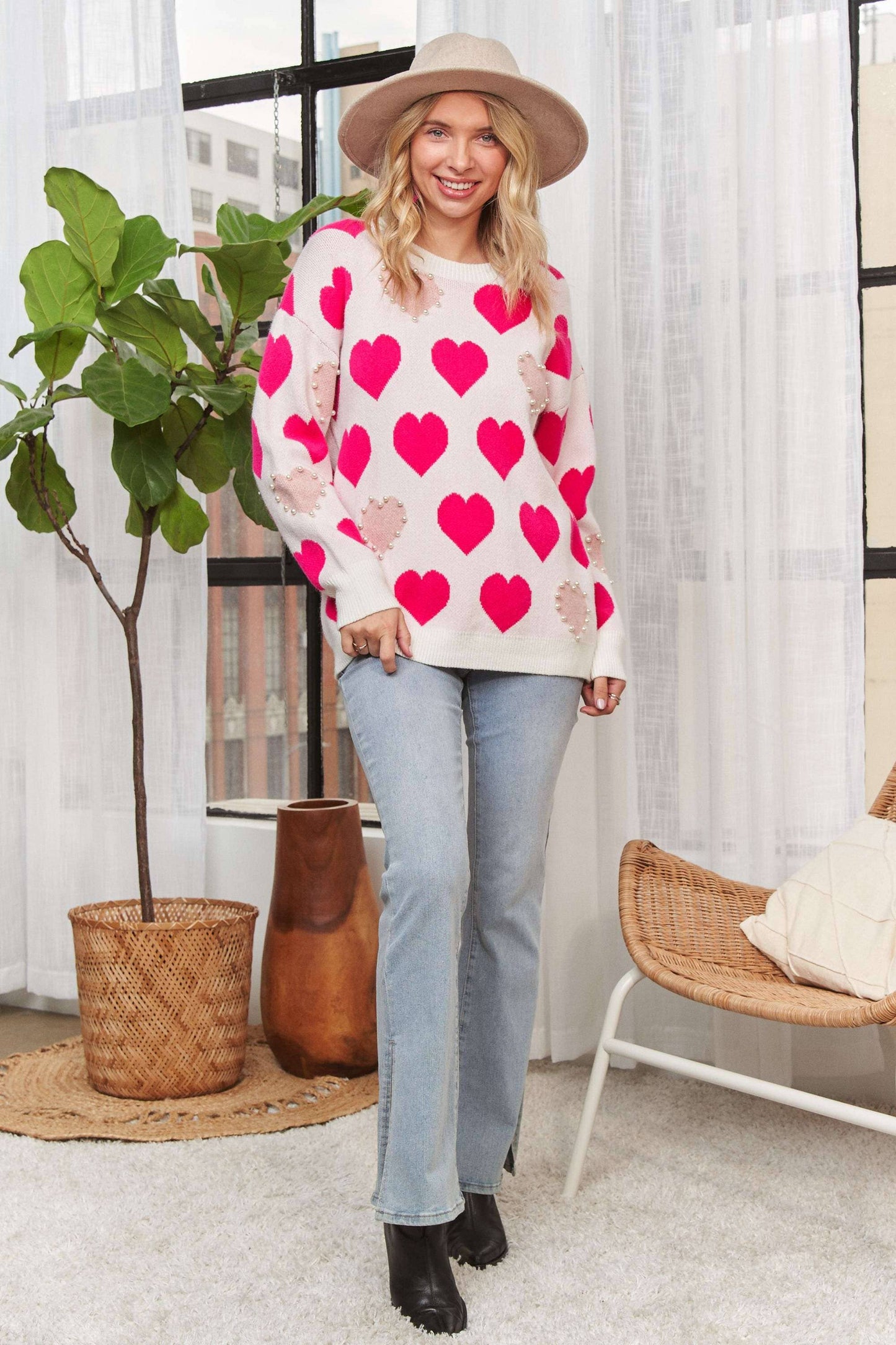 HEART PATTERN SWEATER TOP PEARL ACCENT: OFF WHITE/PINK / S-M-L