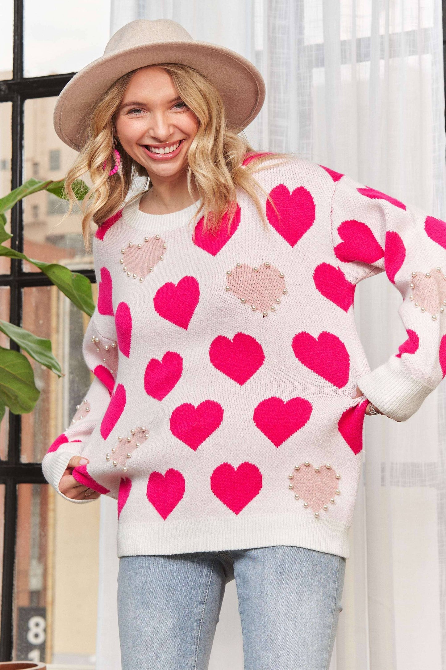 HEART PATTERN SWEATER TOP PEARL ACCENT: OFF WHITE/PINK / S-M-L