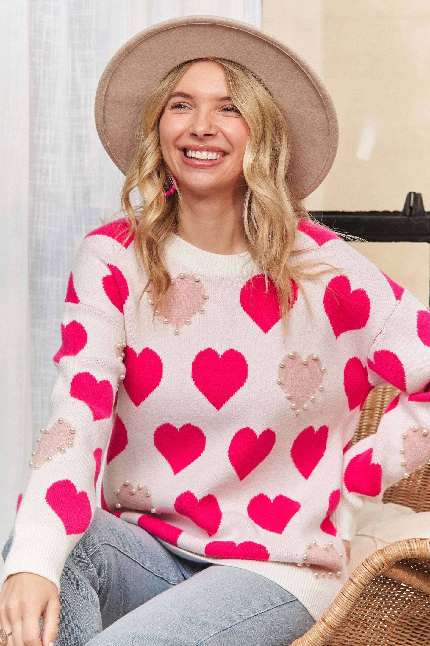 HEART PATTERN SWEATER TOP PEARL ACCENT: OFF WHITE/PINK / S-M-L
