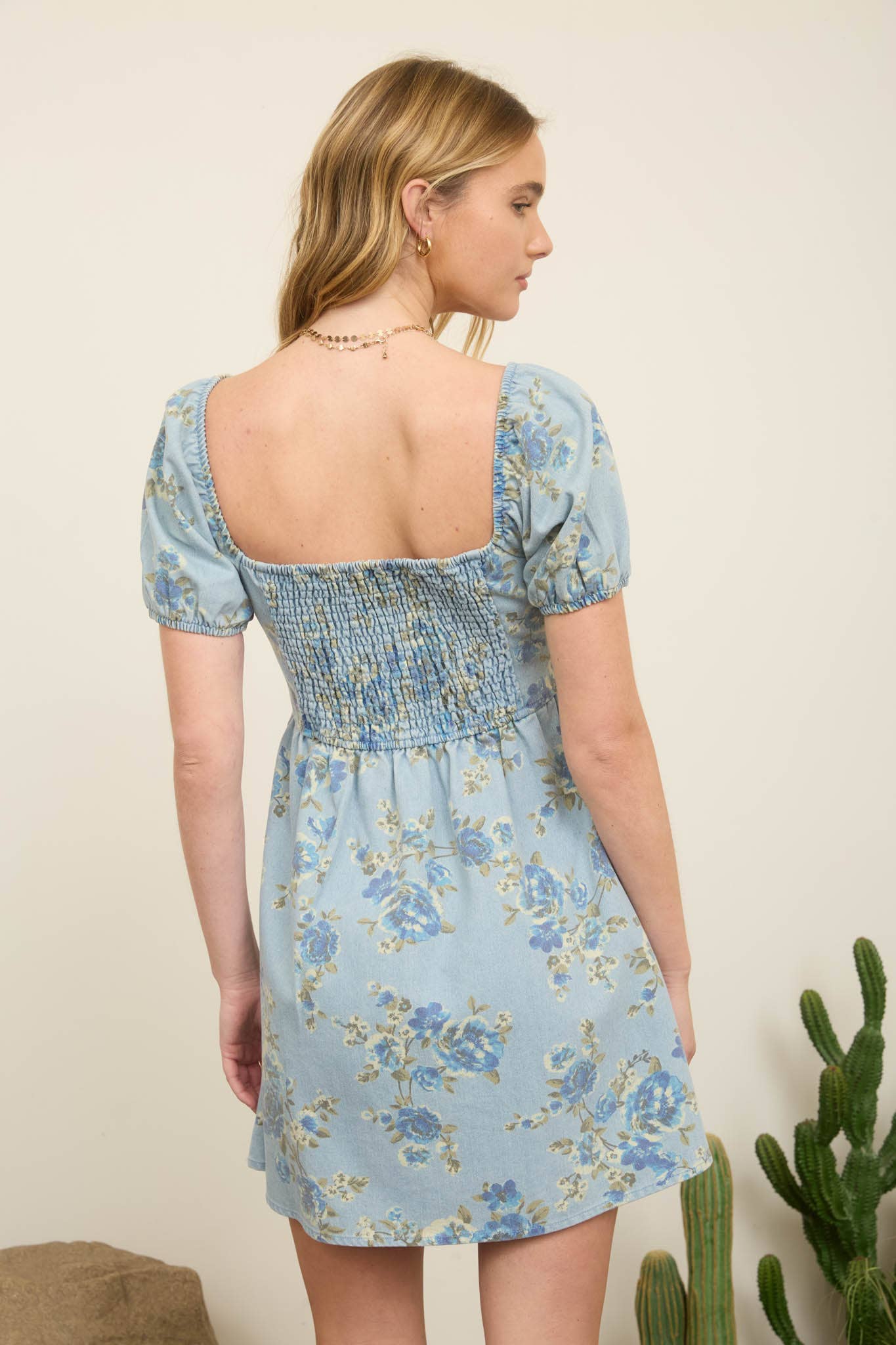 FLORAL LIGHT DENIM PUFF SLEEVE MINI DRESS: LIGHT DENIM