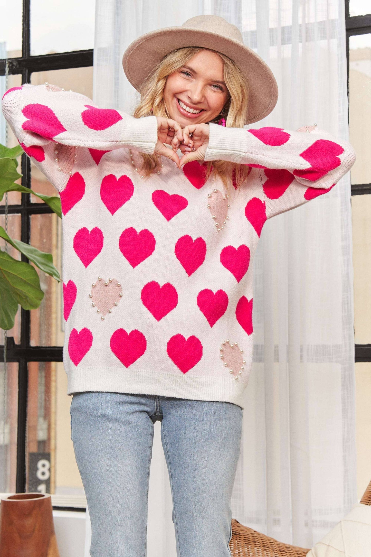 HEART PATTERN SWEATER TOP PEARL ACCENT: OFF WHITE/PINK / S-M-L