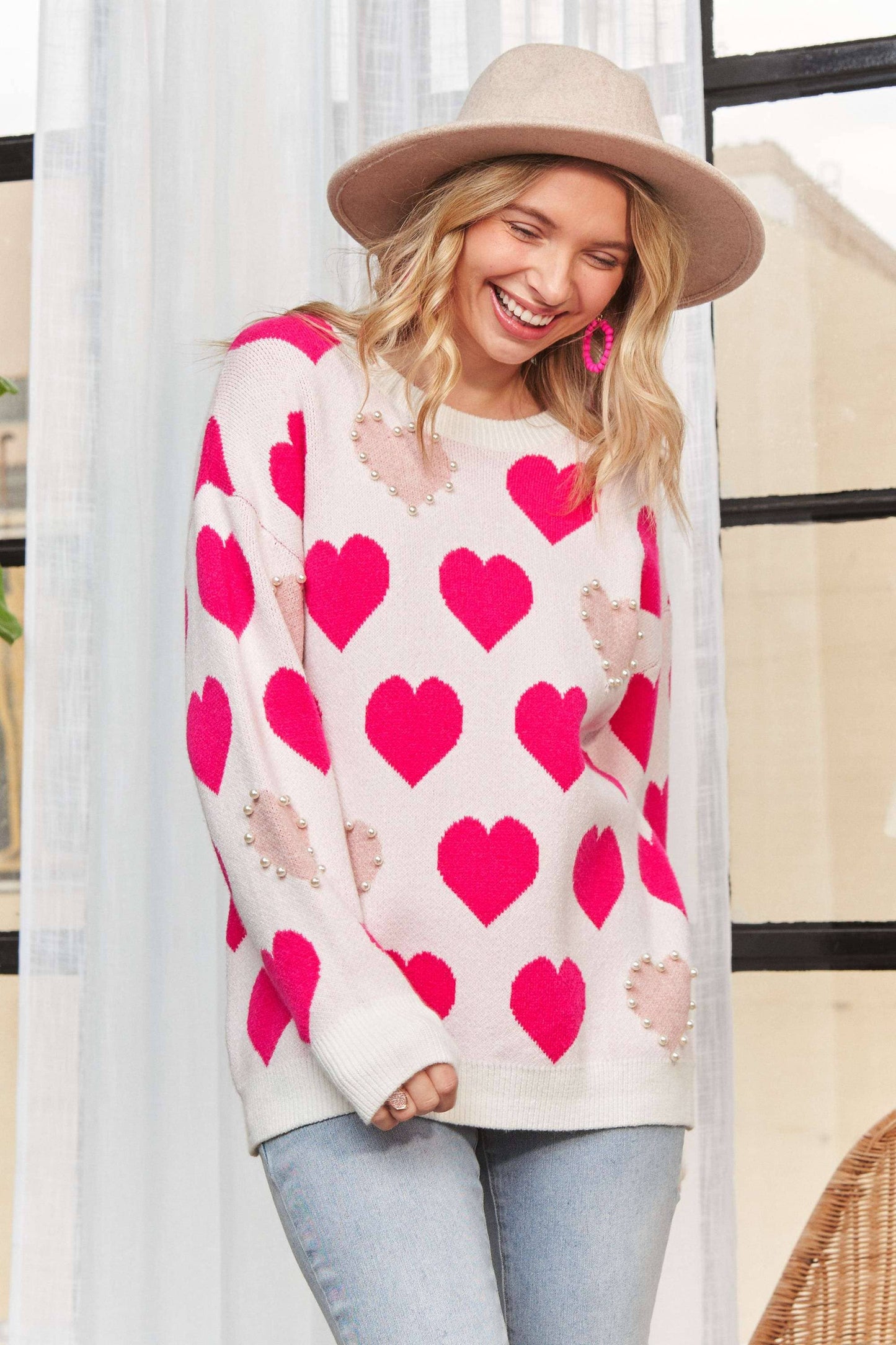 HEART PATTERN SWEATER TOP PEARL ACCENT: OFF WHITE/PINK / S-M-L