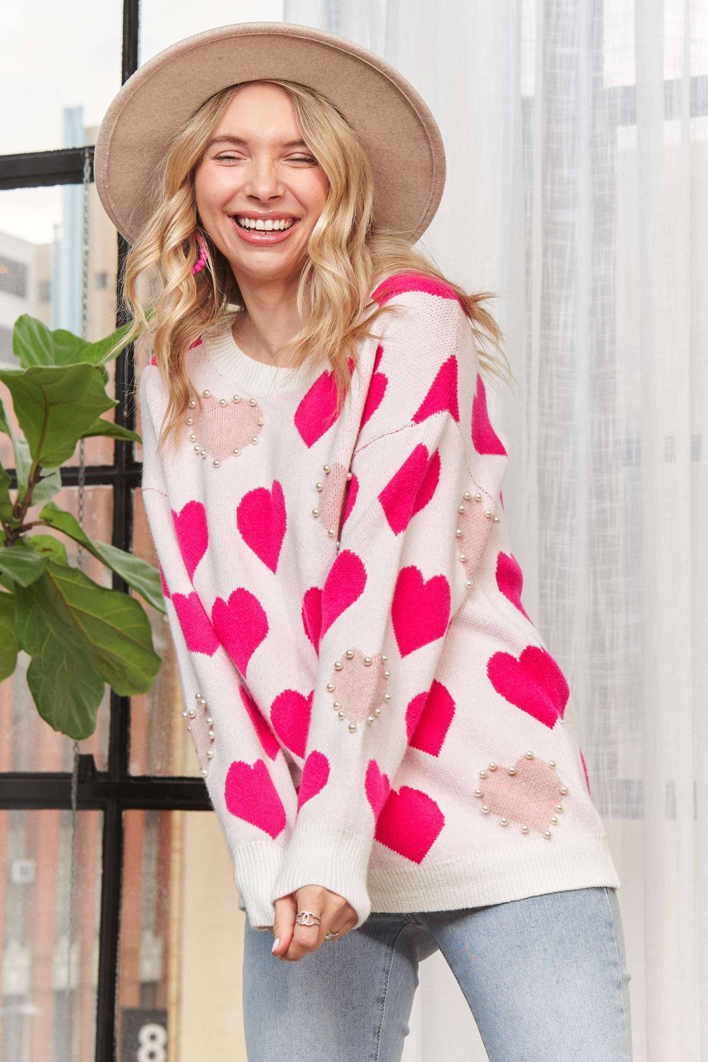 HEART PATTERN SWEATER TOP PEARL ACCENT: OFF WHITE/PINK / S-M-L